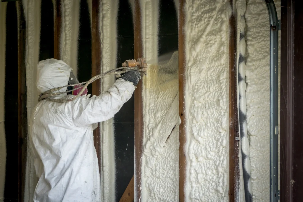 professional contractor installs insulation along with steel siding