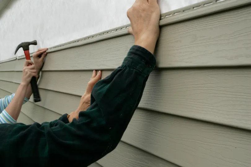 Beige siding being installed on a home in Zimmerman