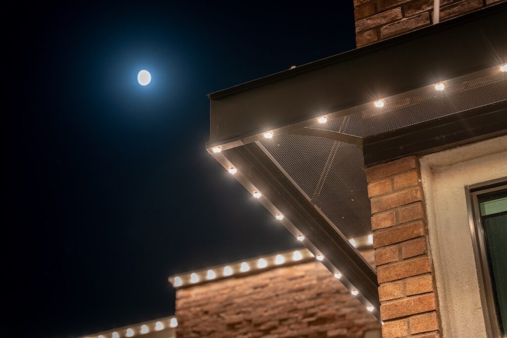 Bosso lights on roof eaves